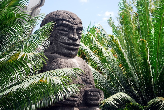 Tiki souriant de l'ancien hotel Maeva