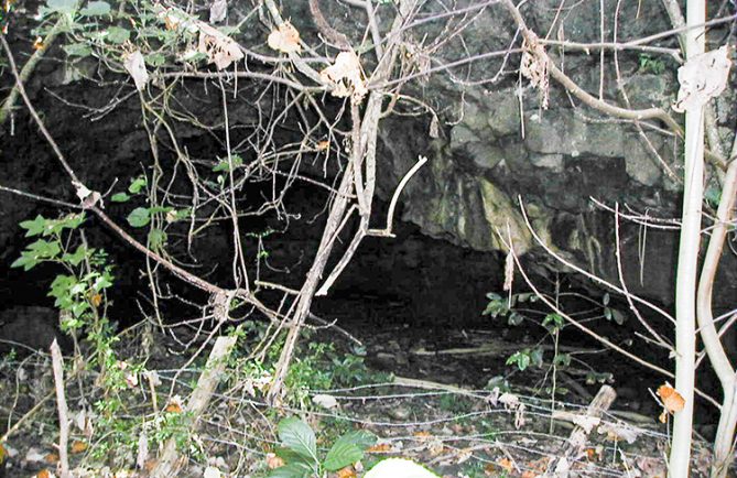 Grotte Ana o Tiki d'Aukena, Gambier © Tahiti Heritage