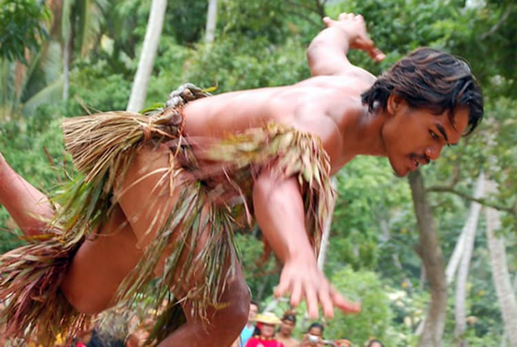 Hakamanu, danse de l'oiseau. Marquises. Photo Purutaa