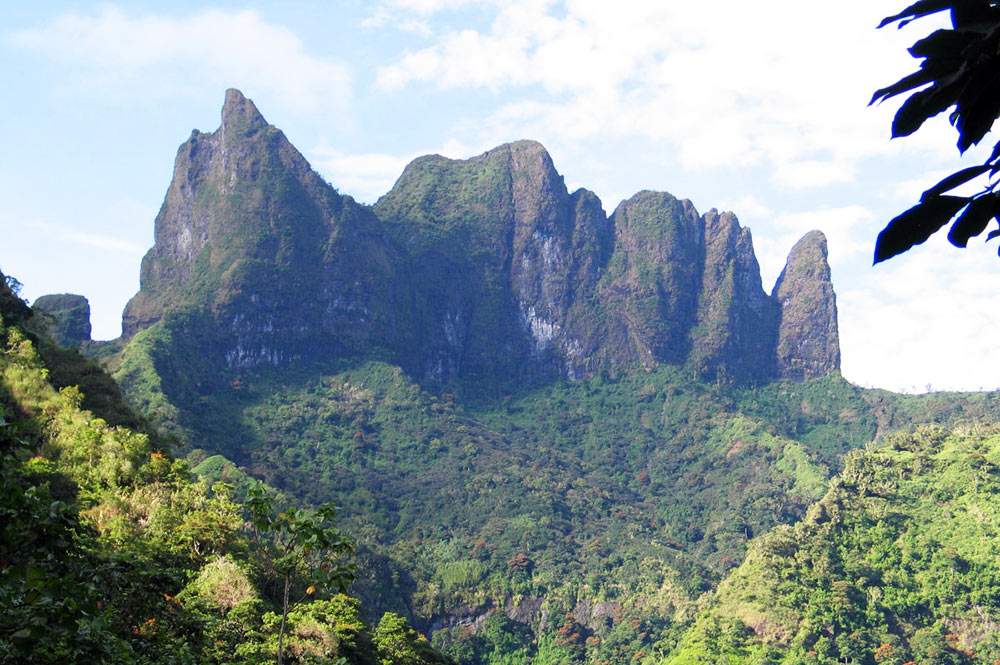 Le diadème de Tahiti, vu de la vallée de Fautaua