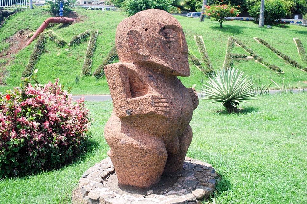 Tiki guerrier des Australes du rond point de l'aéroport de Faa'a