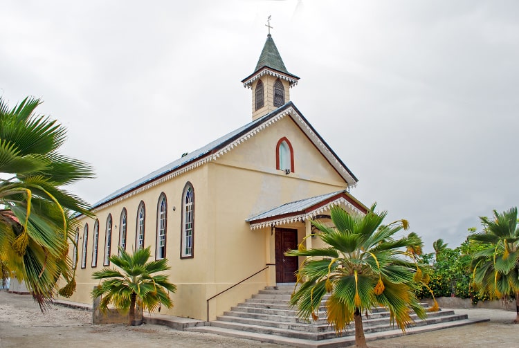 Eglise Saint-Athanas de Fakahina © Tahiti Heritage