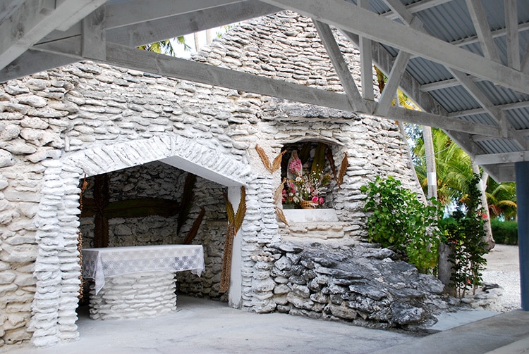 Grotte de lourdes de Fakahina