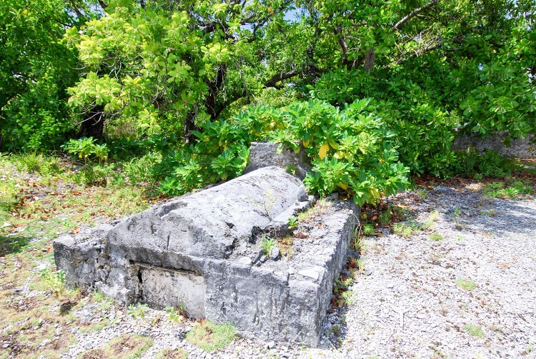 Ancien cimetière de Tetamanu, Fakarava. © Tahiti Heritage