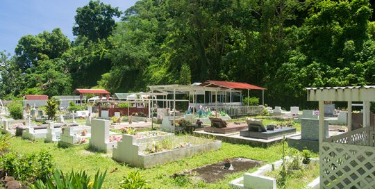 Cimetière d'Orofara, à Mahina, Tahiti © 2015 Tahiti Heritage
