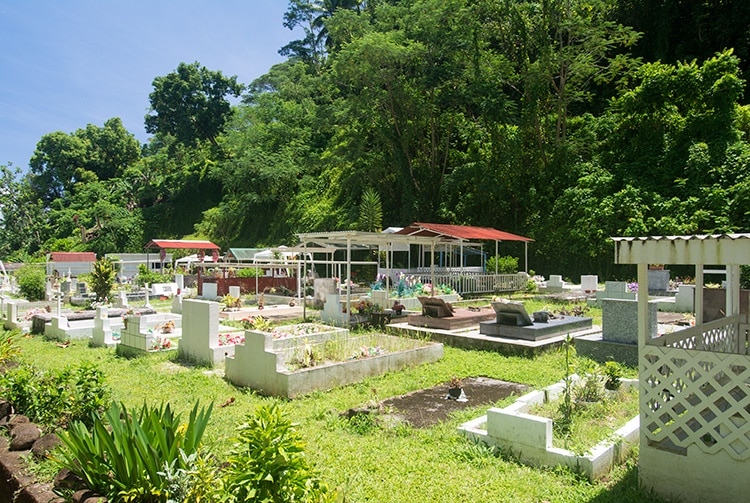 Cimetière d'Orofara, à Mahina, Tahiti © 2015 Tahiti Heritage