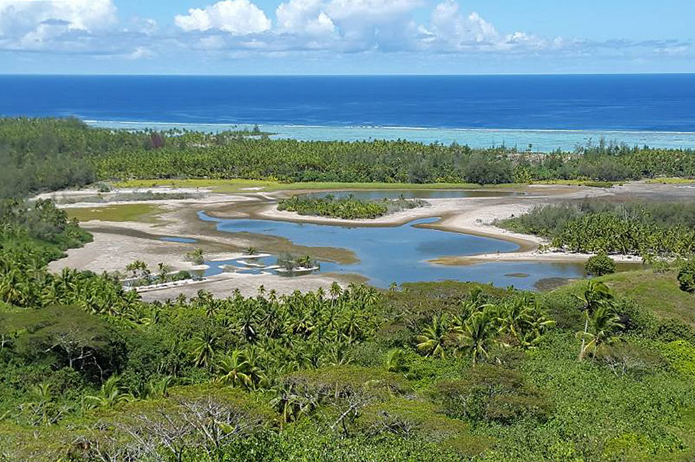 Lac Roto iti, du nord de Maiao. Photo Chantal Alexandre Tahiti Iti