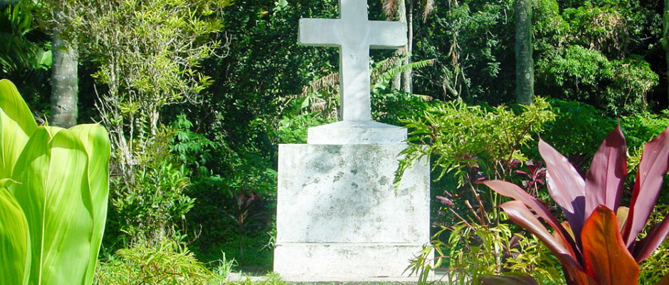 Croix du père Ferrier à Taku, Mangareva © Tahiti Heritage