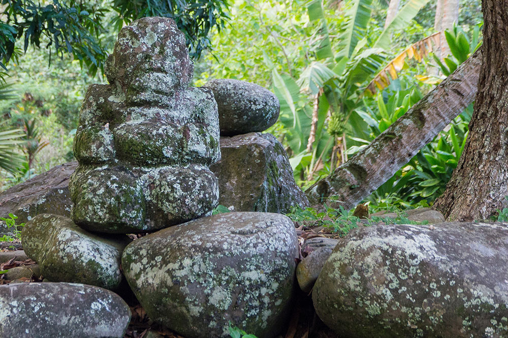 Tiki du tohua de Koueva, à Nuku Hiva. Photo Rita Willaert