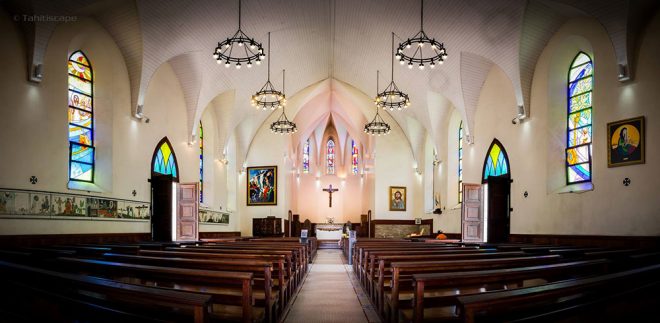 Intérieur de la Cathédrale Notre-Dame de Papeete. Photo Tahitiscape