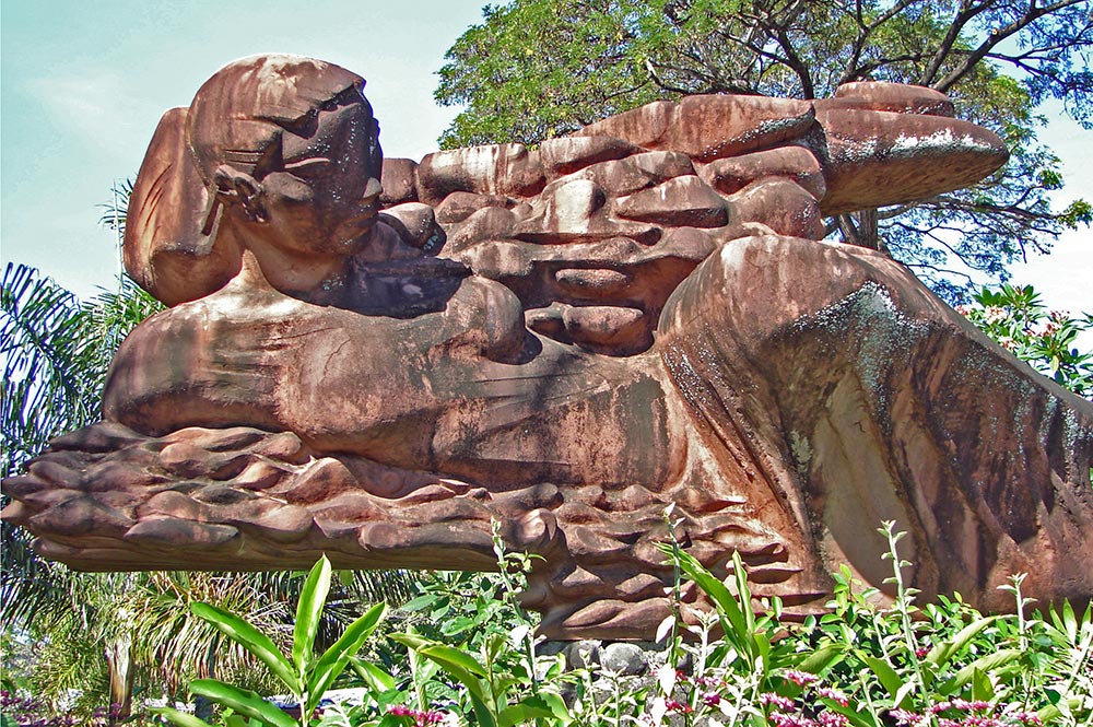 Sculpture "Tahiti, entre mer et nuages" de George Oudot