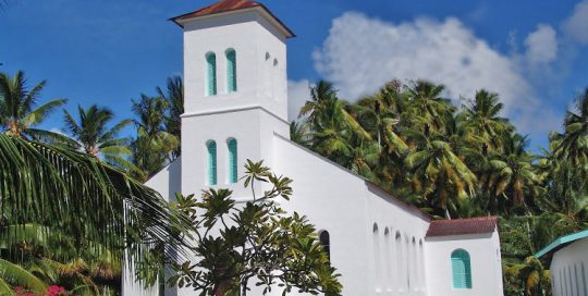 Eglise Saint-Benoit de Pukarua,. Photo Vuillermoz