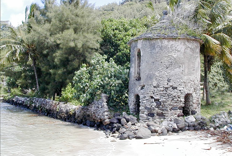 Tour ronde du couvent du dimanche. Rikitea, Mangareva, Gambier