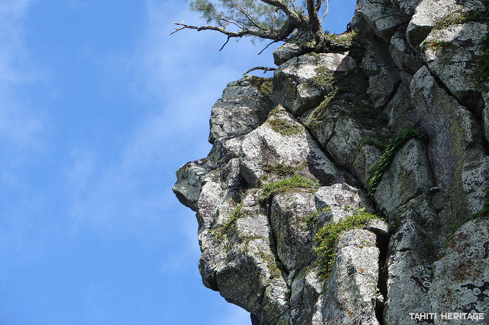 Rocher De Gaulle à Rurutu