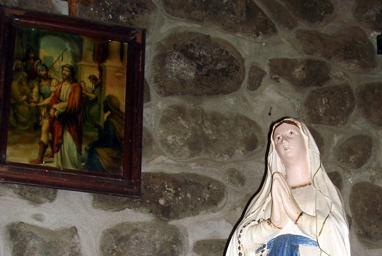 Sainte-Vierge de l'église d'Hapatoni à Tahuata Photo Heidy