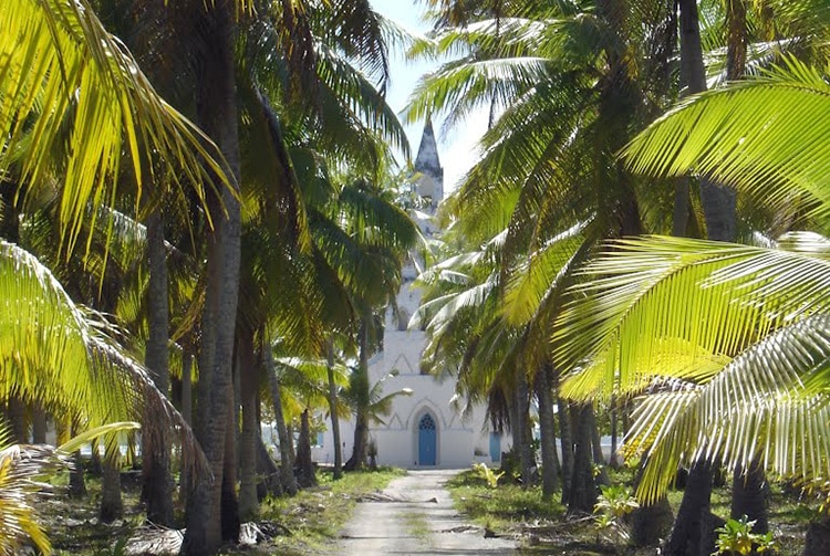 Ancienne église de Tatakoto. Photo Vuillermoz