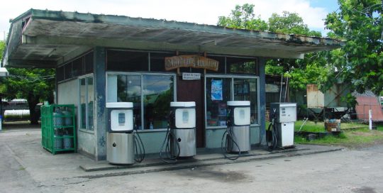 Station d'essence de Tautira, Tahiti © Tahitiheritage