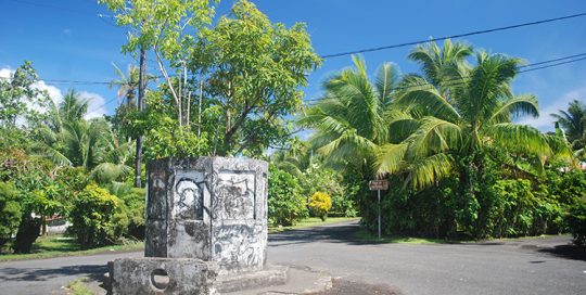 Socle de la statue inachevée de Tautira © Tahiti Heritage