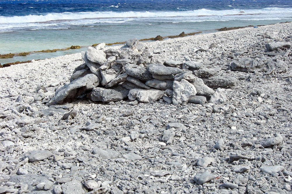 Chemin des pêcheurs de la pointe Kai-kaveu à Tureia. Photo Christine Aratino 2010