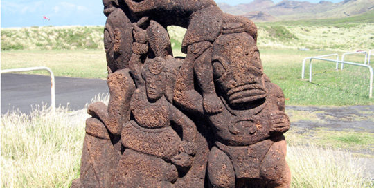 Sculpture Te Apuu de l'aéroport de Ua Huka