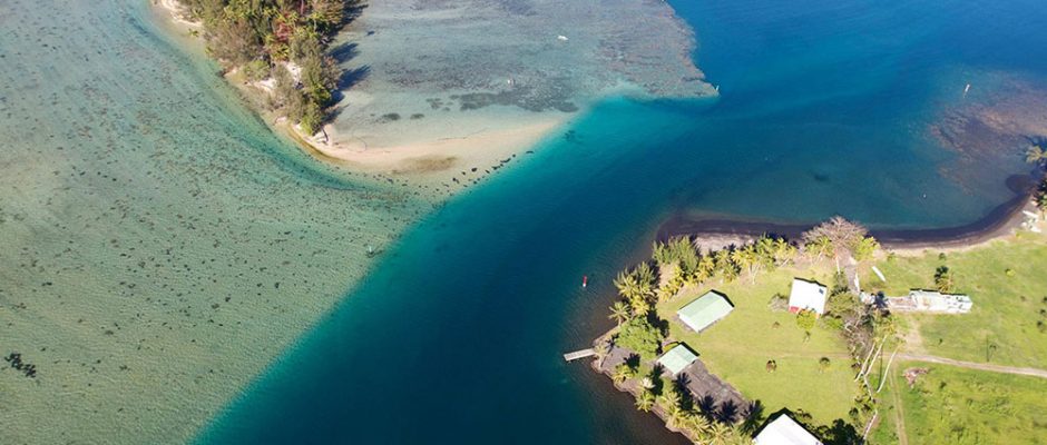 Tunnel sous-marin Rautirare situé entre la pointe et le motu Poruu de Mataeia, Tahiti. Photo Raihei Tapeta