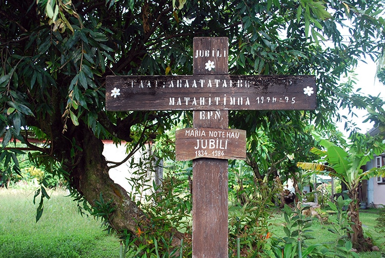 Ancienne croix des espagnols à Tautira en 2004 ©Tahiti Heritage