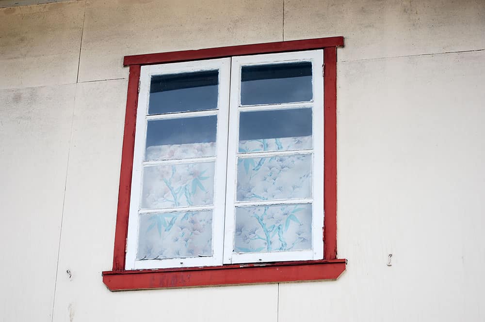 Fenêtre de la vieille menuiserie Chung Sing © Tahiti Heritage