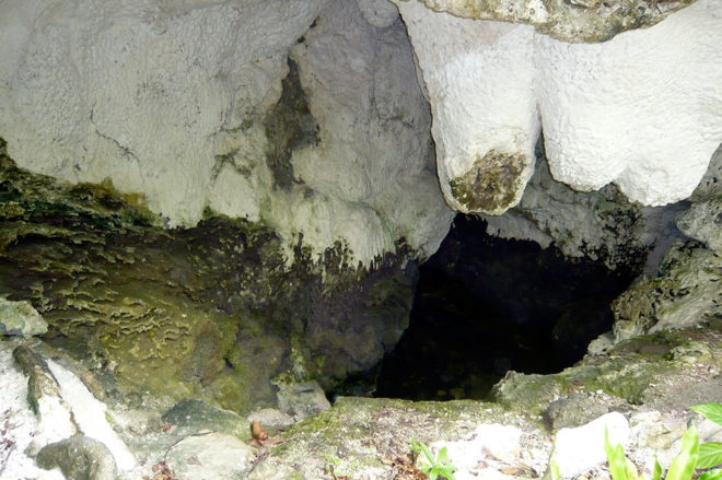Grotte Ta'ata atu, appelée Titi Tautau à Niau