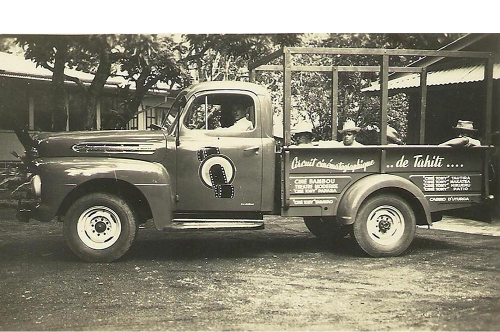 Camionnette des Ciné Tony à Hamuta