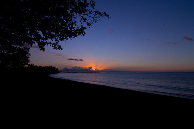 Coucher de soleil sur Mahina. Photo Marc Caraveao