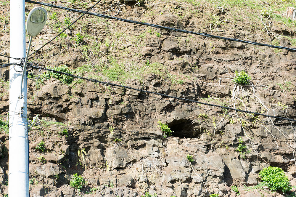Grotte de Monoihere, à Orofara, Mahina. aout 2016 ©Tahiti Heritage