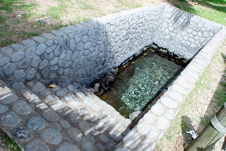 Source Vaipiihoro, le bain du chien Piihoro et des amours de Hina et de Monoihere