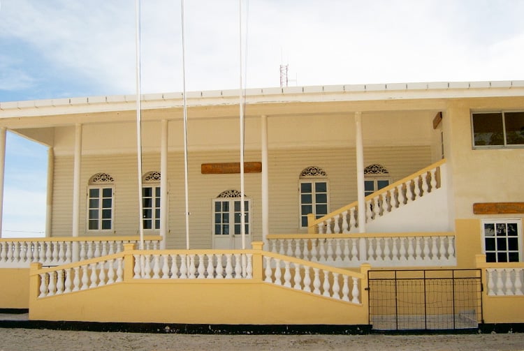 La mairie de Makemo en 2004