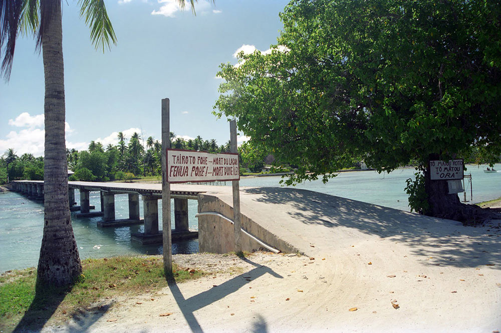 L'ancien pont de Pahua à Mataiva. Photo Stéphane Labrosse