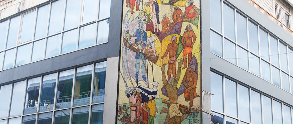 Fresque sur La Bounty par Ravello, immeuble Normann hall à Papeete