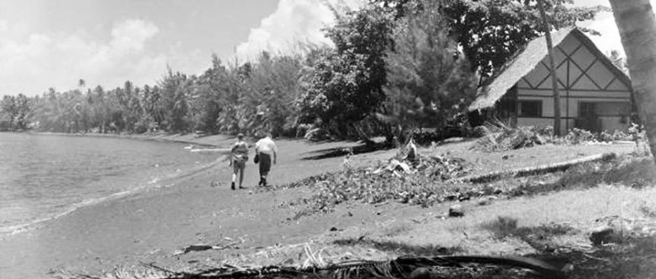 Plage du Royal Tahitian à Taaone, Pirae en 1952