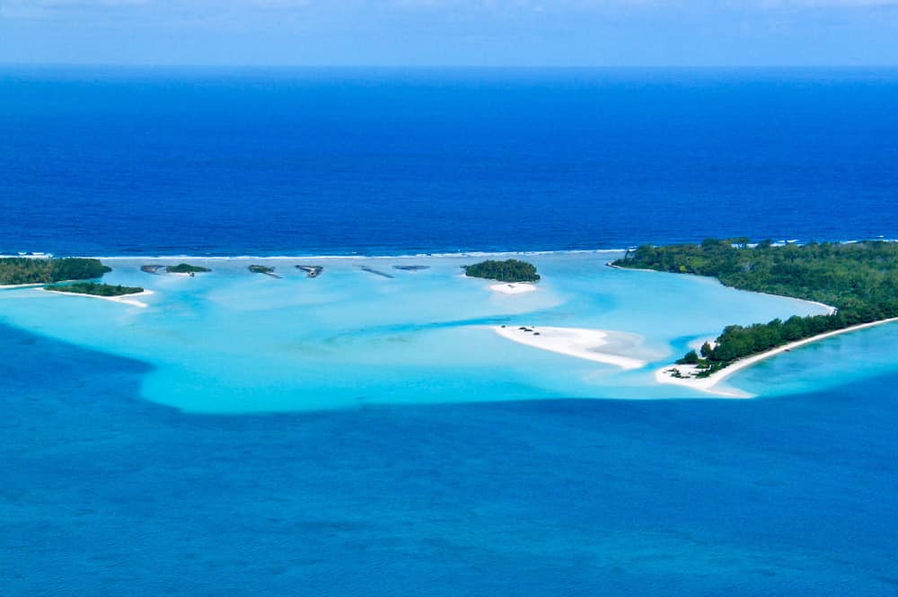 Vue du haut du mont Hiro à Raivavae. Photo Tahiti95