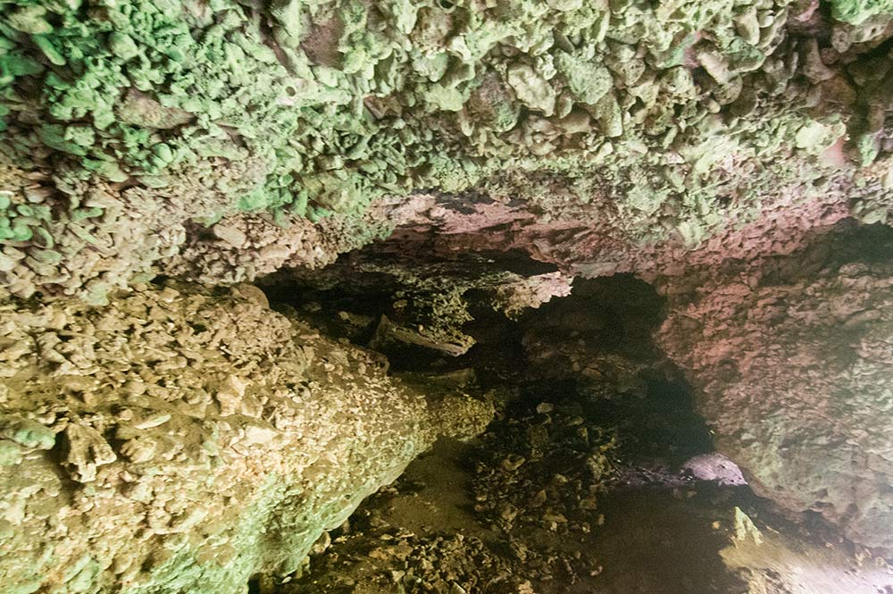 L'intérieur de la grotte Tupumai, Rurutu