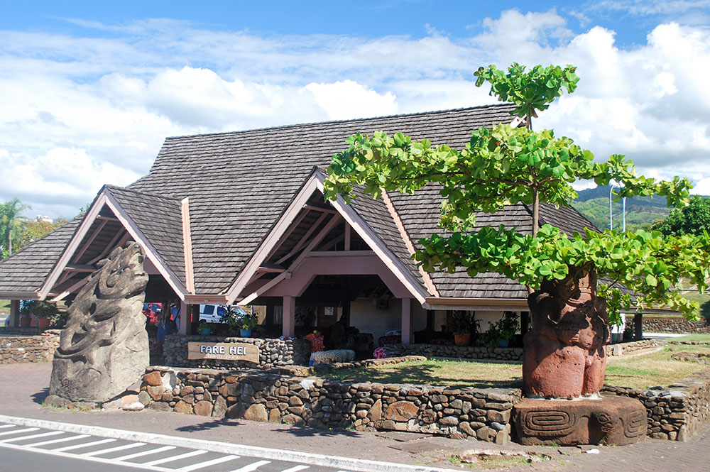 Fare couronnes de l'aéroport de Tahiti Faa'a © Tahiti Heritage