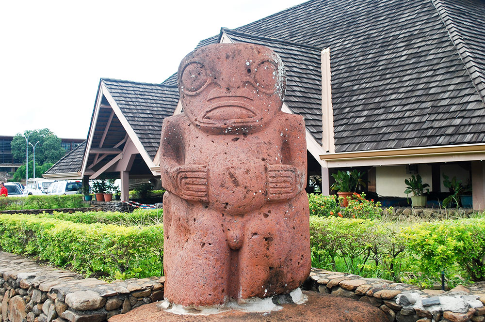 Fare couronnes de l'aéroport de Tahiti Faa'a © Tahiti Heritage