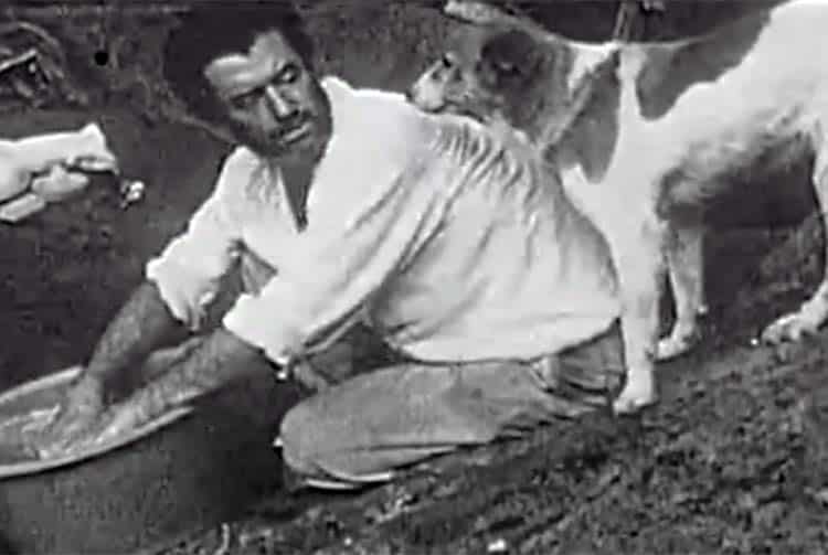 Georges de Caunes et son chien à Eiao 