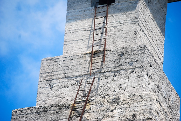 Echelle du vieux phare de Topaka à Fakarava. 