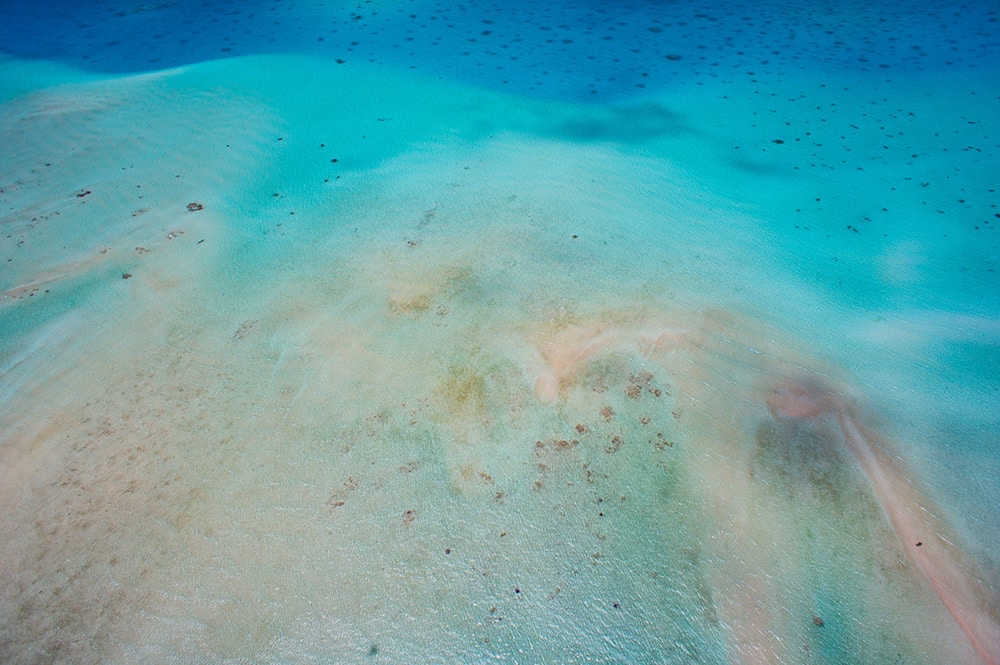 Sable rose de Fakarava, Tuamotu. Photo Pierre Lesage