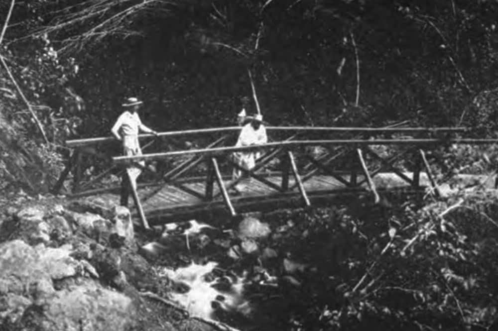 Le pont de la Falchoda sur la Fautaua en 1906