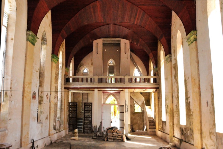 L'église de Hikueru pendant les travaux de restauration