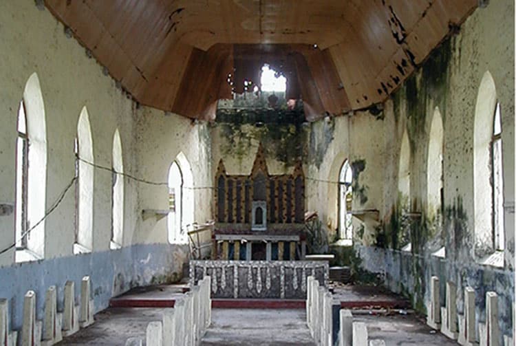 Intérieur de l'ancienne église de Hitiaa