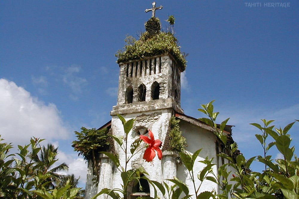 L'église du Sacré cœur de Hitiaa en 1998. Photo Victor Babin