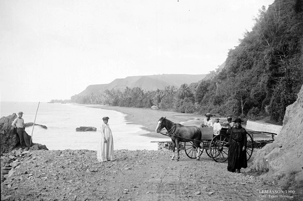 La plage de Papenoo vue de la pointe Tapahi à Mahina vers 1900. Photo Lemasson.