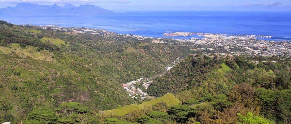 Vue du Belvedère de Pirae, sur Papeete et Moorea