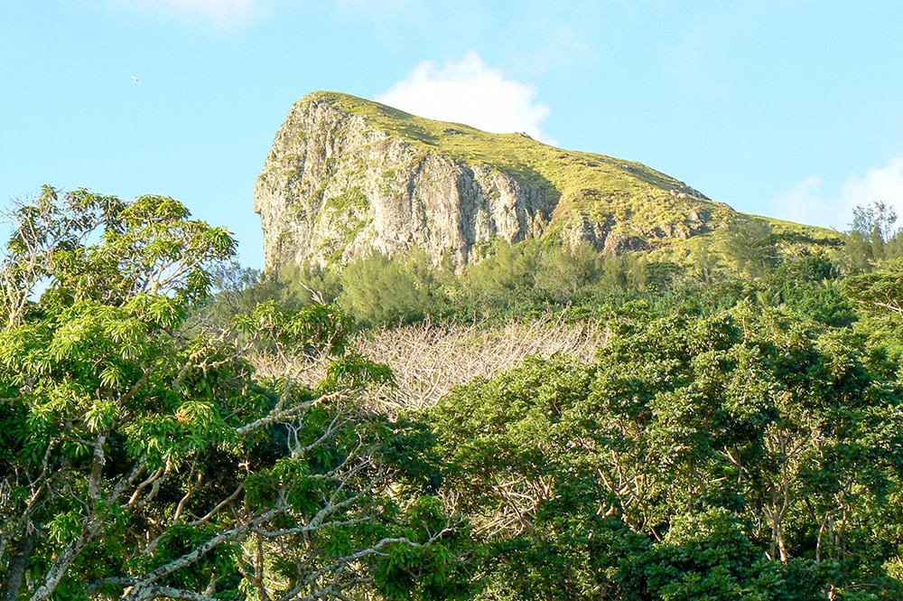 Mont Taria à Raivavae. Photo Tahiti95
